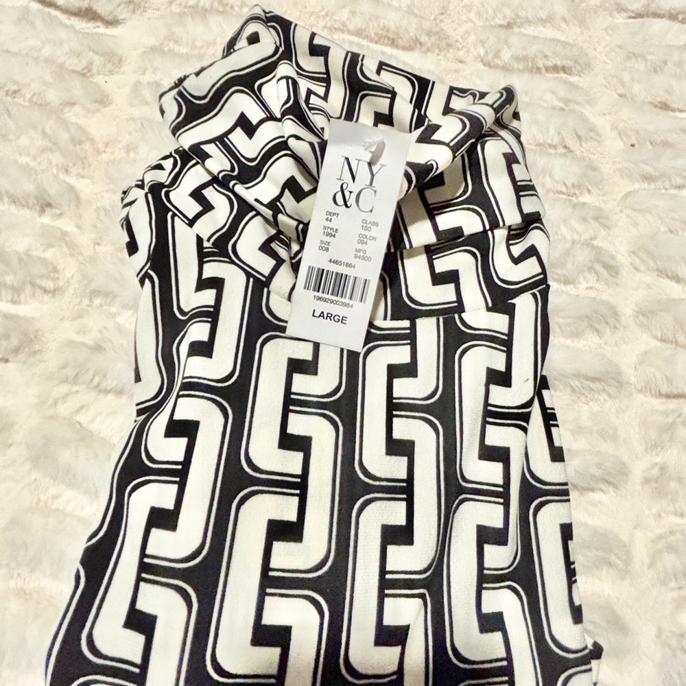 New York & Company Black & White Geometric Print Turtleneck. - Picture 6 of 6